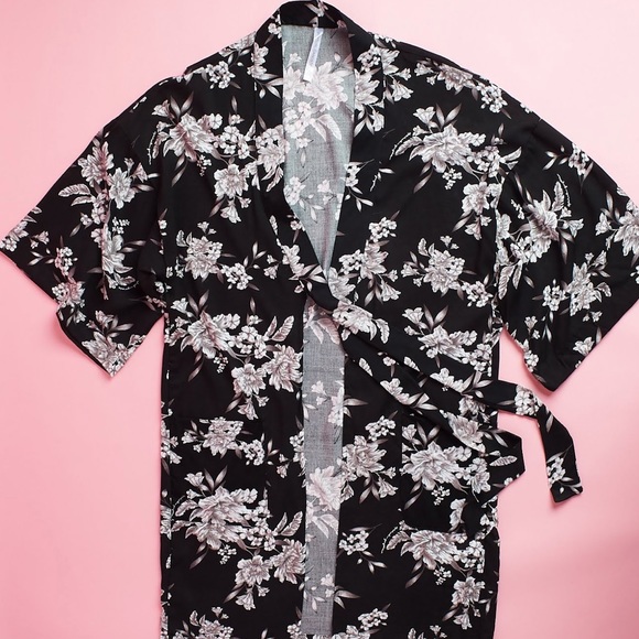 Spiritual gangster floral kimono nwot - Picture 4 of 8
